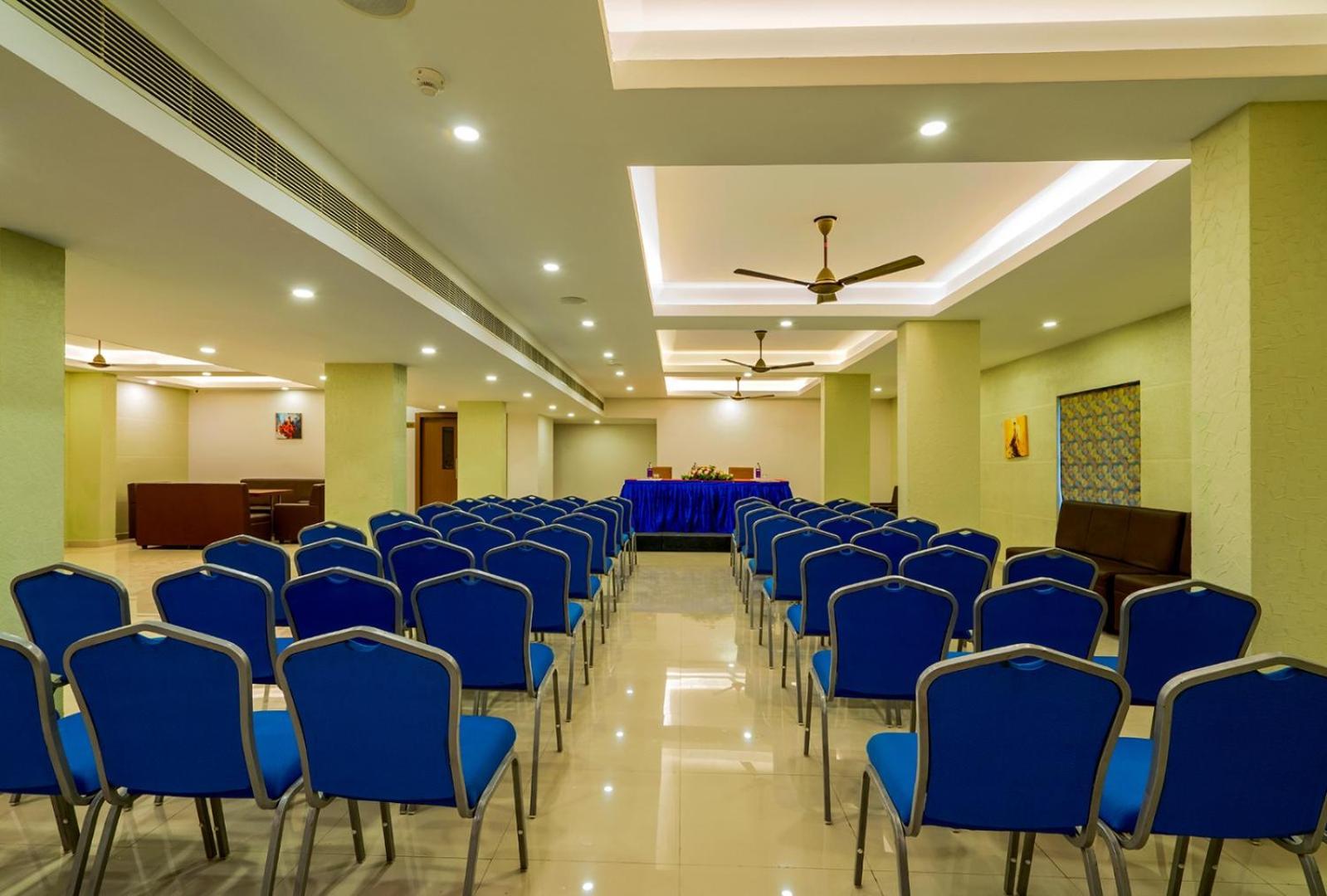 Hotel Malika Residency Ettumanoor Buitenkant foto
